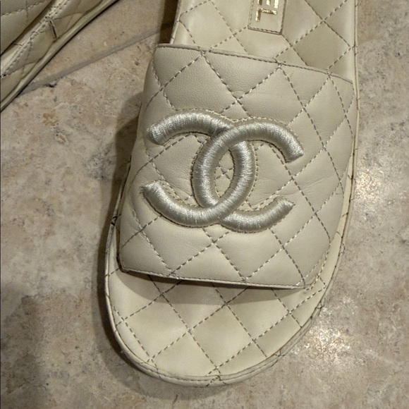 100% AUTHENTIC CHANEL SANDALS - Picture 3 of 14